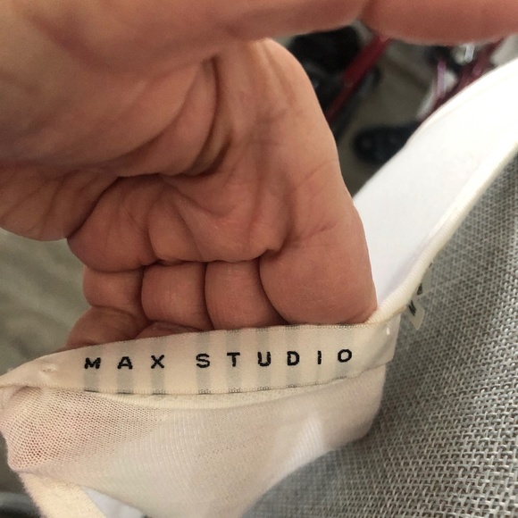 🕝 MAX STUDIO WHITE TOP SIZE MED - Picture 7 of 7